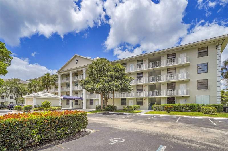 2 bedroom Condominium at 1713 Whitehall Drive #103, Condo 22 Of Whitehall Condos, Davie — photo 2