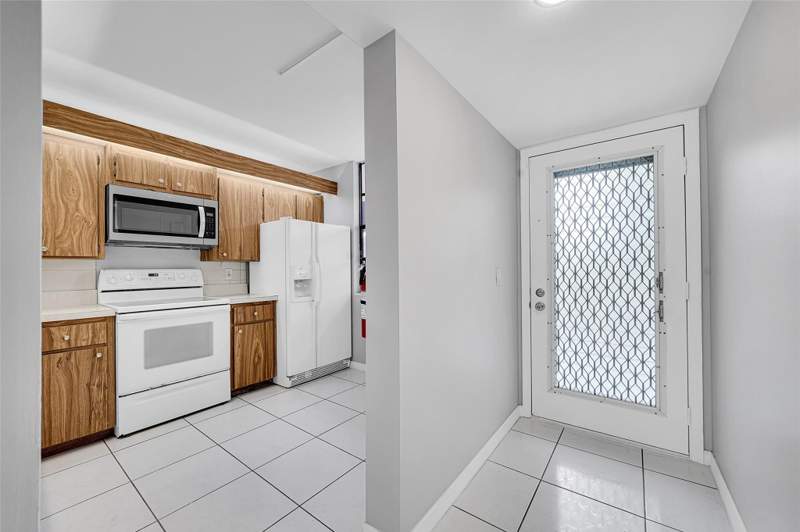 2 bedroom Condominium at 1713 Whitehall Drive #103, Condo 22 Of Whitehall Condos, Davie — photo 5