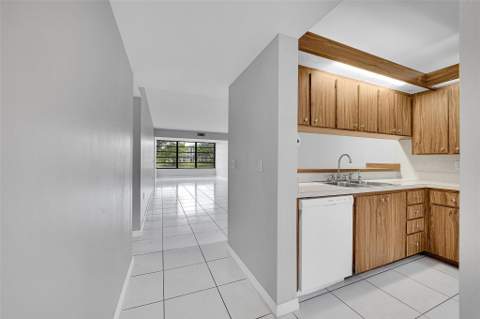 1713 Whitehall Drive #103, Davie FL - photo 6 of 28