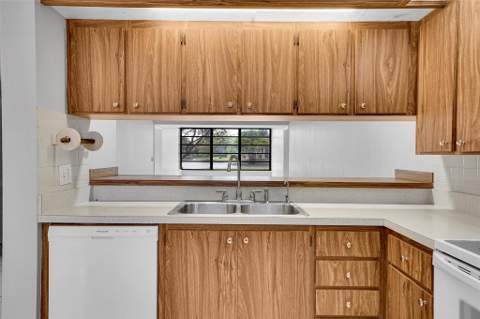 1713 Whitehall Drive #103, Davie FL - photo 9 of 28