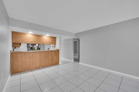 1713 Whitehall Drive #103, Davie FL - photo 15 of 28