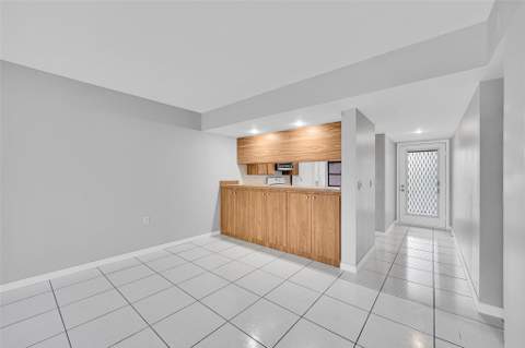 1713 Whitehall Drive #103, Davie FL - photo 16 of 28
