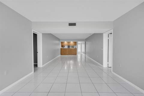 1713 Whitehall Drive #103, Davie FL - photo 21 of 28