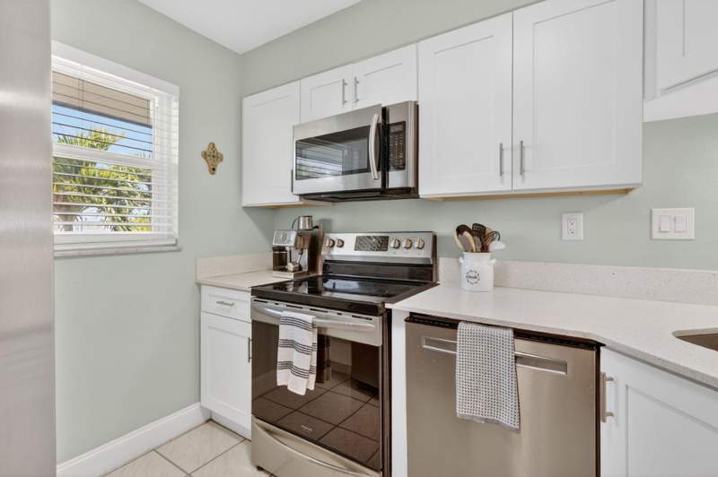 2 bedroom Condominium at 1176 Bayshore Drive #205, Colonnades Condominium No 3, Fort Pierce — photo 4