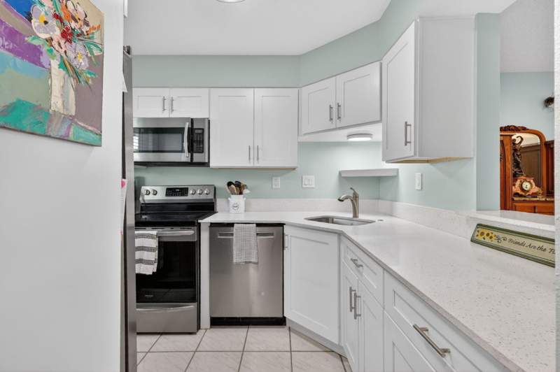 2 bedroom Condominium at 1176 Bayshore Drive #205, Colonnades Condominium No 3, Fort Pierce — photo 2