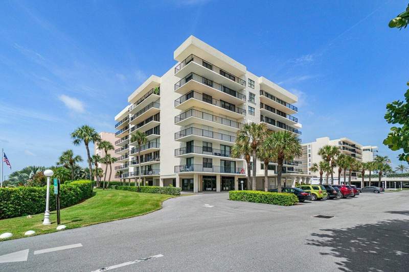 2 bedroom Condominium at 3460 S Ocean Boulevard #6150, Claridges II Condo, Palm Beach — photo 2