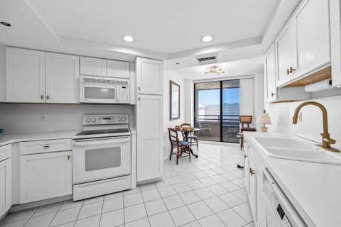 3560 S Ocean Boulevard #809, South Palm Beach FL - photo 10 of 39