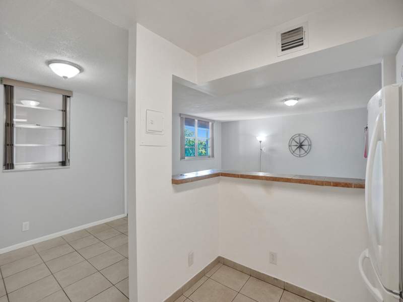 1 bedroom Condominium at 1811 Jefferson Street #404, Telstar Condominium Inc, Hollywood — photo 4