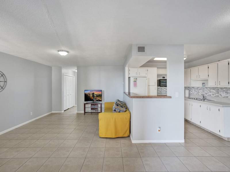 1 bedroom Condominium at 1811 Jefferson Street #404, Telstar Condominium Inc, Hollywood — photo 3