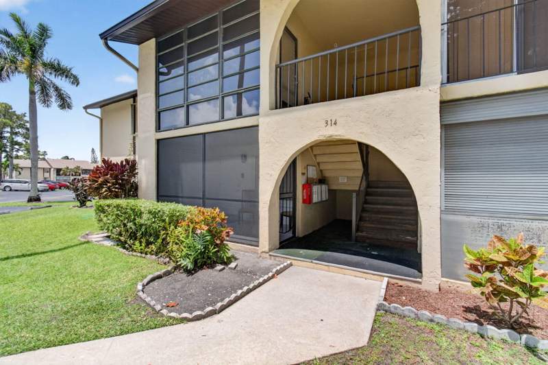 2 bedroom Condominium at 314 Pine Ridge Circle #A1, Pine Ridge III Condo, Greenacres — photo 2