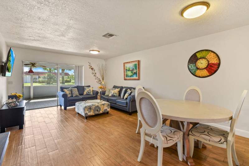 2 bedroom Villa at 5800 Fernley Dr W #64, Cresthaven Townhomes Sec 4 Condo, West Palm Beach — photo 4