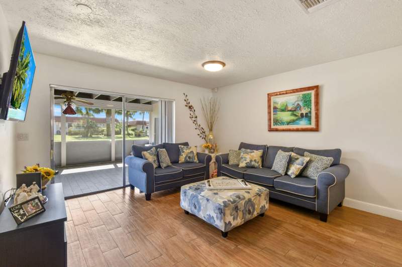 2 bedroom Villa at 5800 Fernley Dr W #64, Cresthaven Townhomes Sec 4 Condo, West Palm Beach — photo 3