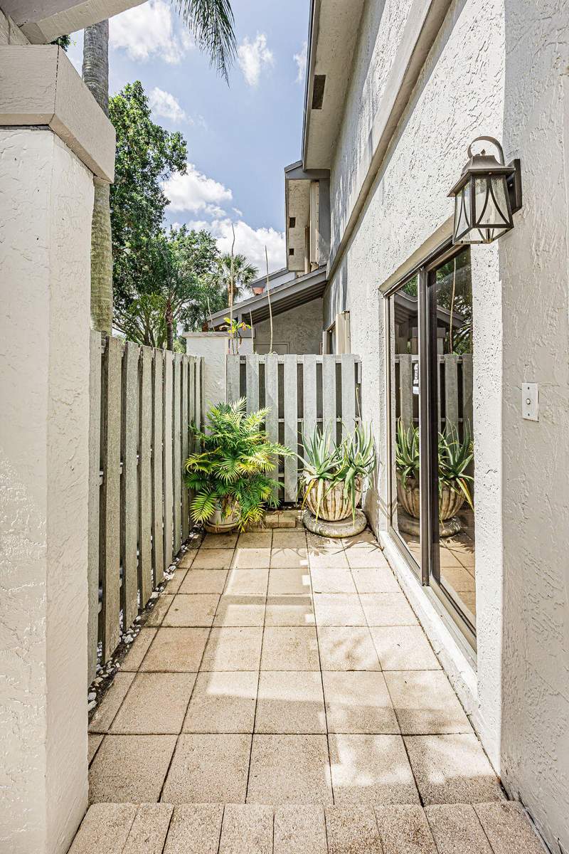 2 bedroom Townhouse at 3335 Carambola Circle, Golden Raintree Iv-B Condo, Coconut Creek — photo 4