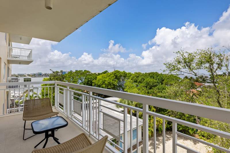 2 bedroom Condominium at 250 Bradley Place #606, Lake Towers Condo, Palm Beach — photo 3