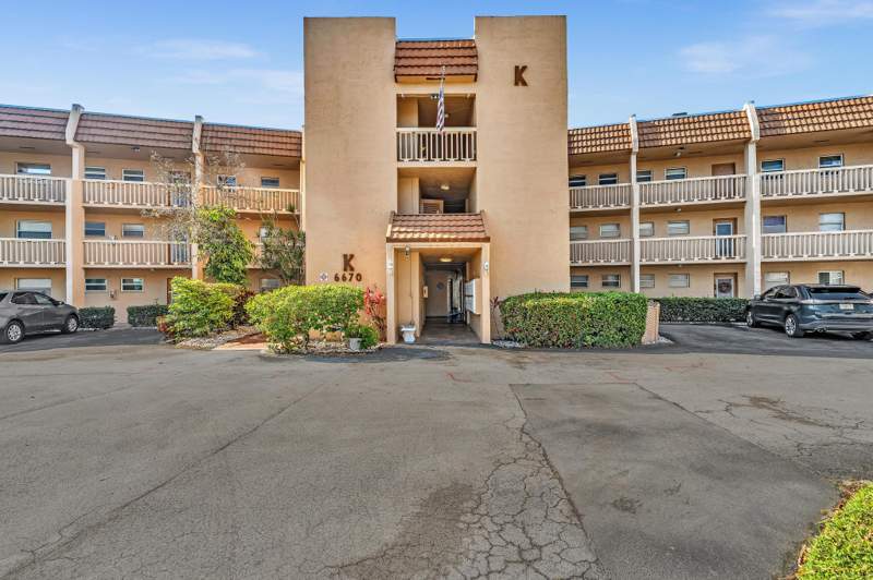 2 bedroom Condominium at 6670 Royal Palm Boulevard #110, Royal Park Gardens Ii-K Condo, Margate — photo 2