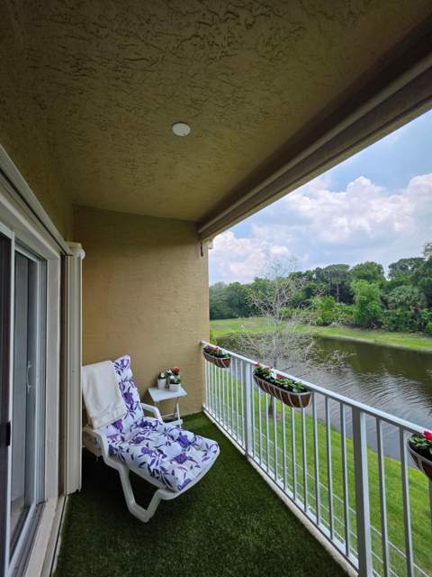 1560 SE Hampshire Way #204, Stuart FL - photo 24 of 40
