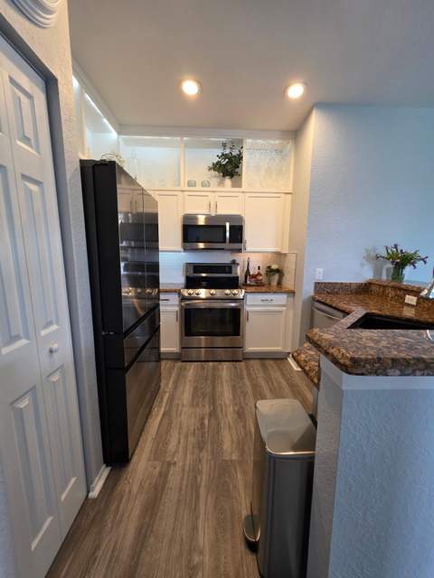 1560 SE Hampshire Way #204, Stuart FL - photo 7 of 40