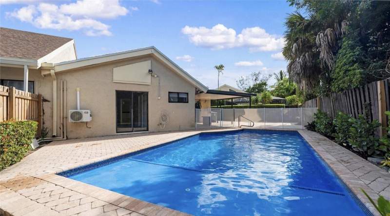 2 bedroom Townhouse at 7659 Sierra Terrace, Sierra Del Mar, Boca Raton — photo 2