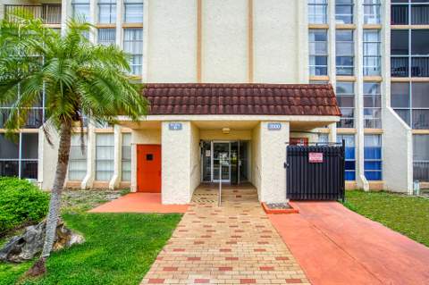 2000 Atlantic Shores Boulevard #Apt 410, Hallandale Beach FL - photo 9 of 53