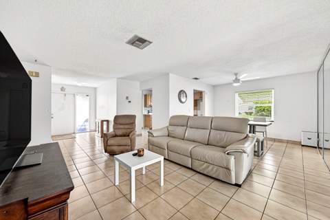6061 Stanley Lane, Delray Beach FL - photo 6 of 48