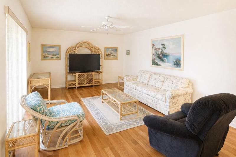 2 bedroom Townhouse at 3302 SE Guinevere Lane #B, Camelot Gardens Phases 1 Thru 11, Port St. Lucie — photo 3