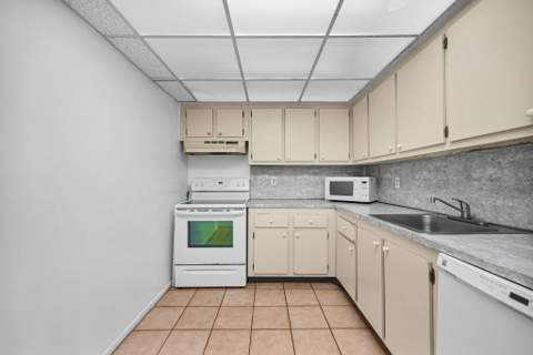 6190 Woodlands Boulevard #312, Tamarac FL - photo 23 of 28
