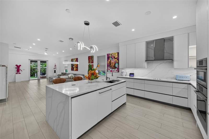 3 bedroom Single Family Residence at 21 NE 25th Street, Petite, Wilton Manors — photo 2