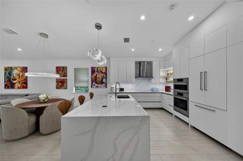 21 NE 25th Street, Wilton Manors FL - photo 8 of 47