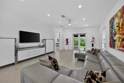 21 NE 25th Street, Wilton Manors FL - photo 14 of 47
