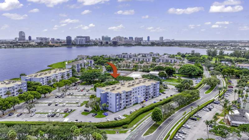 1 bedroom Condominium at 500 Executive Center Drive #3k, Breakwaters Of The Palm Beaches Condo, West Palm Beach — photo 2