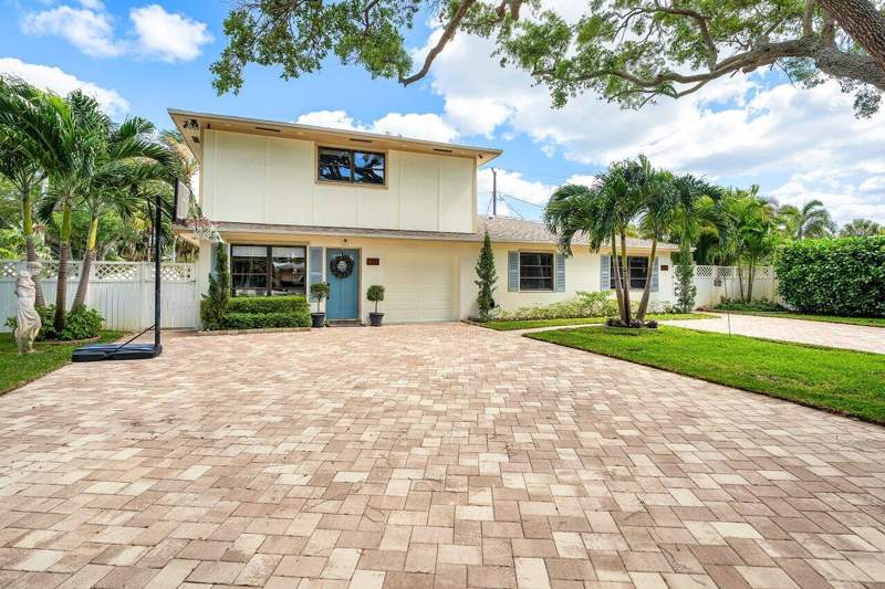 4 bedroom Single Family Residence at 2101 N Palm Circle, Schell, North Palm Beach — photo 2