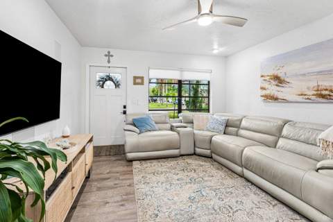 2101 N Palm Circle, North Palm Beach FL - photo 9 of 74