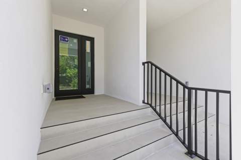 819 SW 1st Street, Fort Lauderdale FL - photo 7 of 43