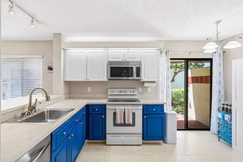 10576 Tropic Palm Avenue #102, Boynton Beach FL - photo 8 of 37