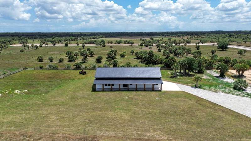 1 bedroom Single Family Residence at 9480 Carlton Road, Metes And Bounds, Port St. Lucie — photo 5