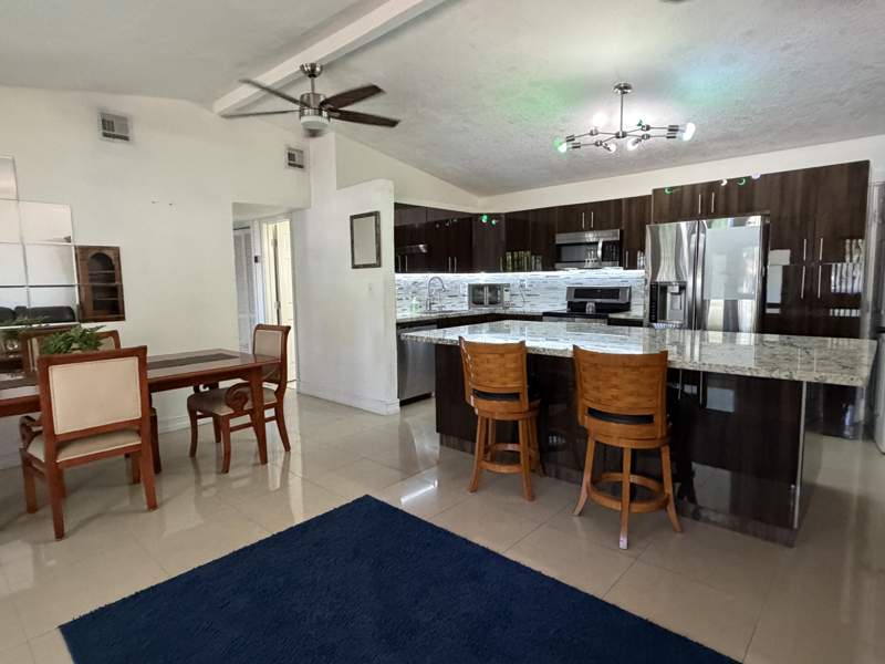 6 bedroom Single Family Residence at 1117 SW 22nd Avenue, Brendale Heights, Fort Lauderdale — photo 4