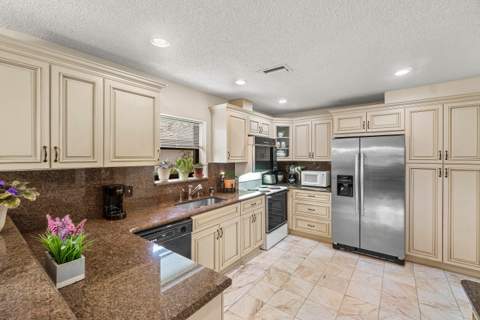 5692 Willow Creek Lane, Delray Beach FL - photo 9 of 49