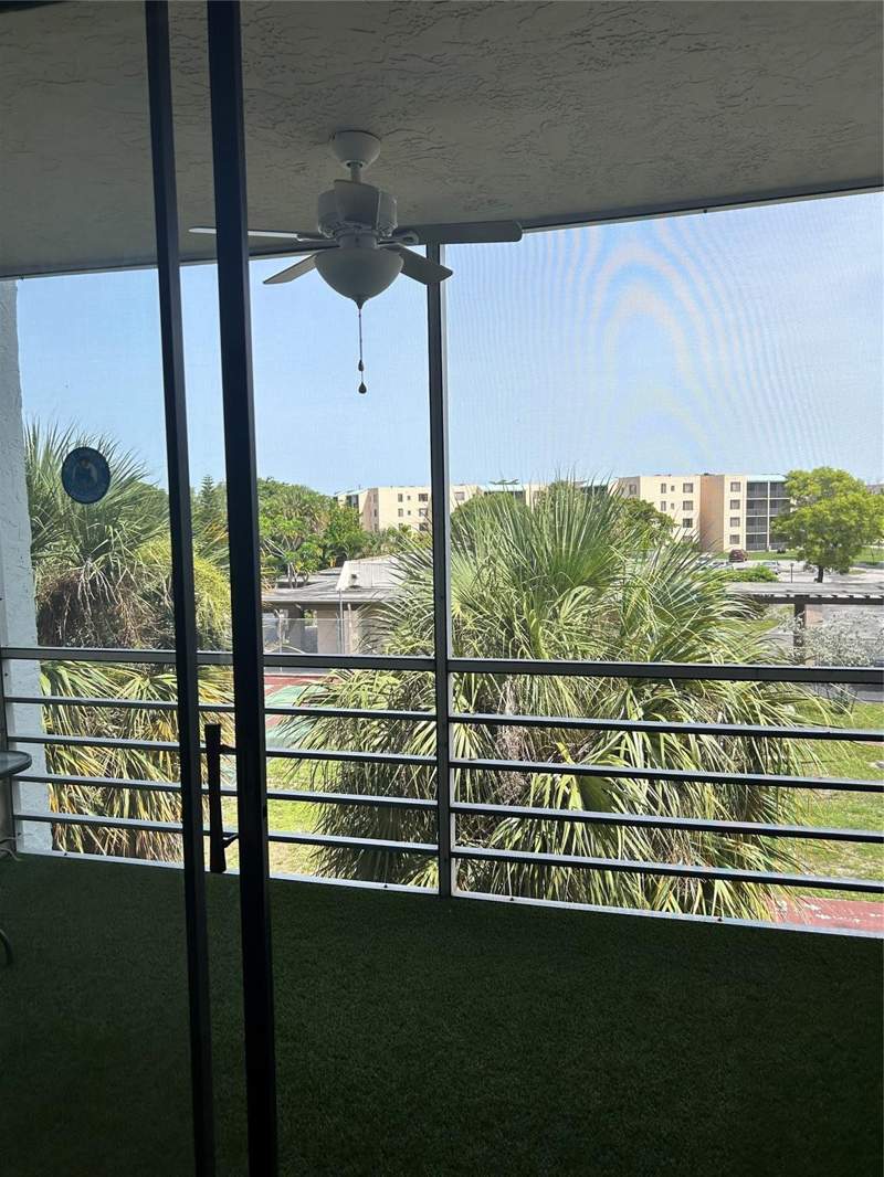 1 bedroom Condominium at 2860 Somerset Drive #311k, Somerset At Lauderdale Lakes, Lauderdale Lakes — photo 3