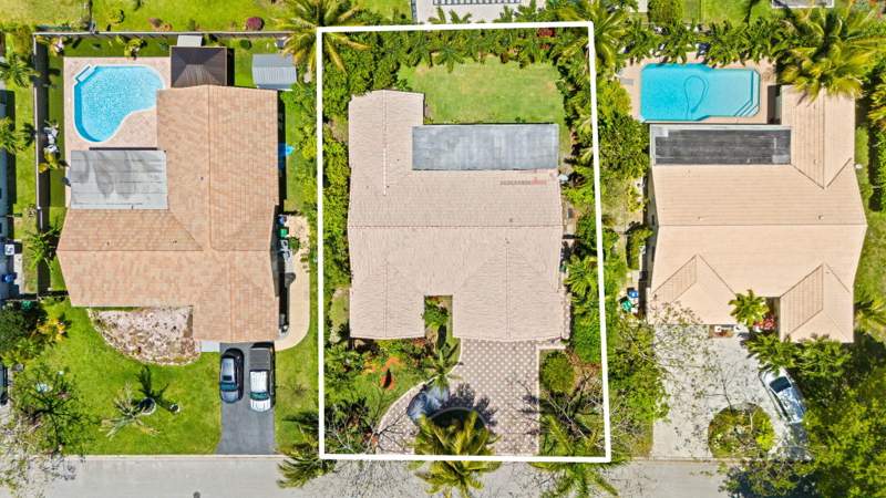 4 bedroom Single Family Residence at 10739 NW 21st Street, Cypress Run, Coral Springs — photo 2