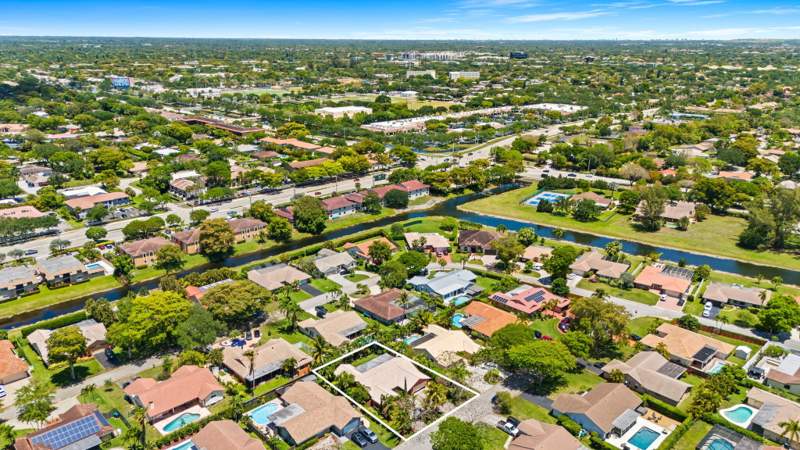 4 bedroom Single Family Residence at 10739 NW 21st Street, Cypress Run, Coral Springs — photo 4