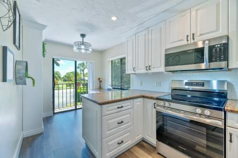 5142 Fountains Drive, Lake Worth FL - photo 11 of 42