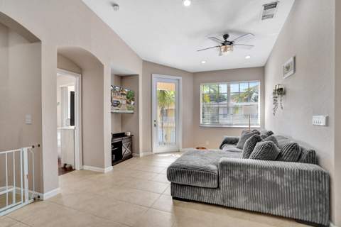1825 Sonrisa Street #1825, Riviera Beach FL - photo 8 of 32