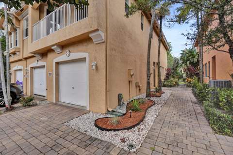 1825 Sonrisa Street #1825, Riviera Beach FL - photo 23 of 32