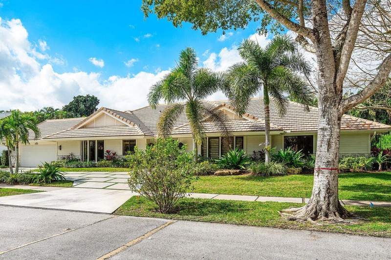 6 bedroom Single Family Residence at 3765 Kings Way, Woodfield Hunt Club, Boca Raton — photo 2