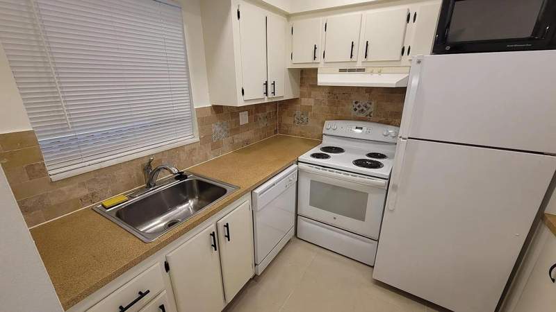 1 bedroom Condominium at 6501 Winfield Boulevard #A-40, Margate Village Phase I Condo, Margate — photo 4