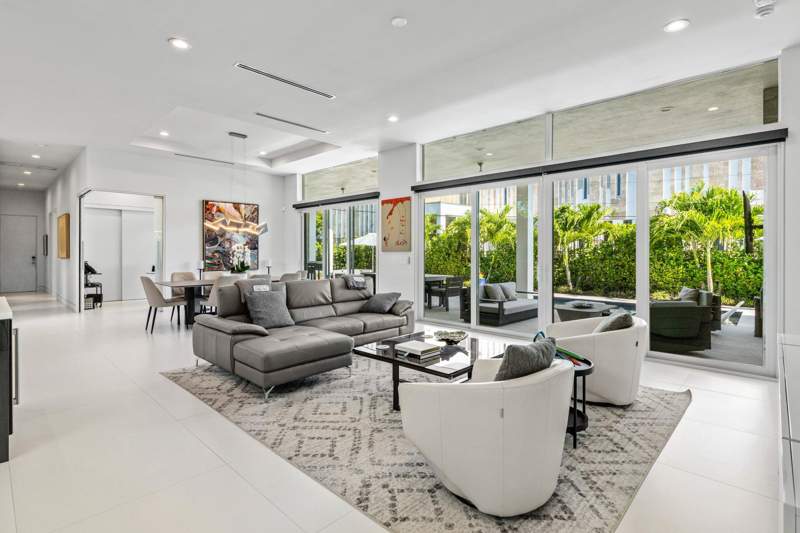4 bedroom Single Family Residence at 823 W Oyster Lane, Hypoluxo Island, Lantana — photo 4