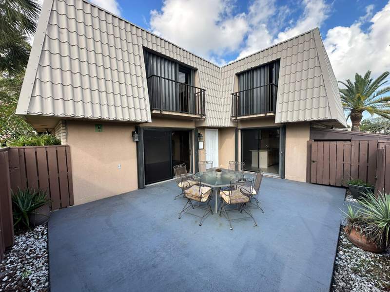 2 bedroom Townhouse at 5718 57th Way, Village Of Sandalwood Lakes South, West Palm Beach — photo 3