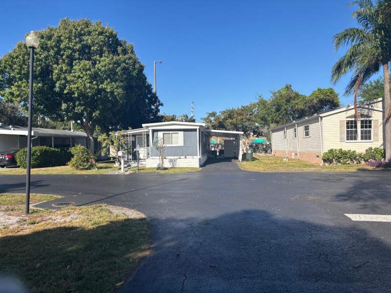 3 bedroom Mobile Home at 6931 NW 45th Terrace, Deerfield Lake, Coconut Creek — photo 2