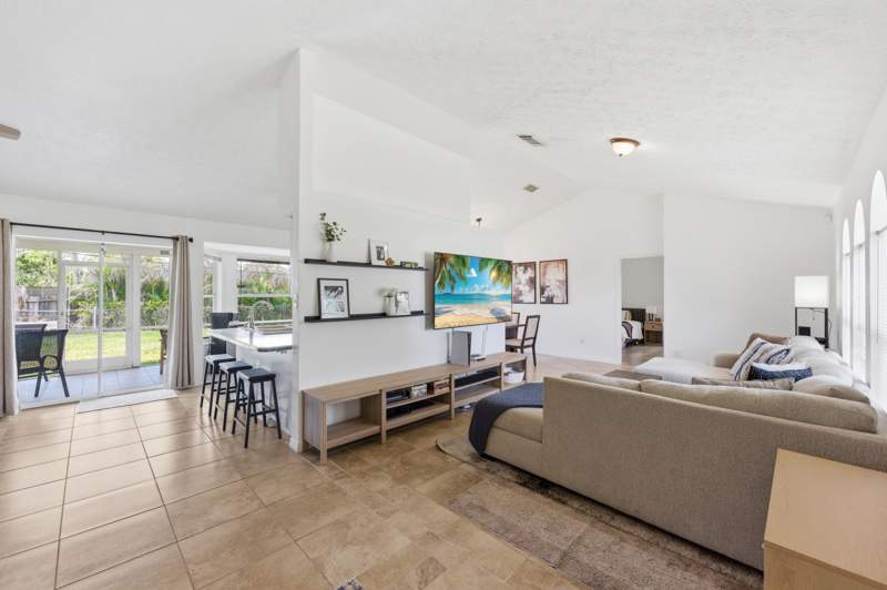 3 bedroom Single Family Residence at 390 SE Cork Road, Port St Lucie Section 39, Port St. Lucie — photo 2