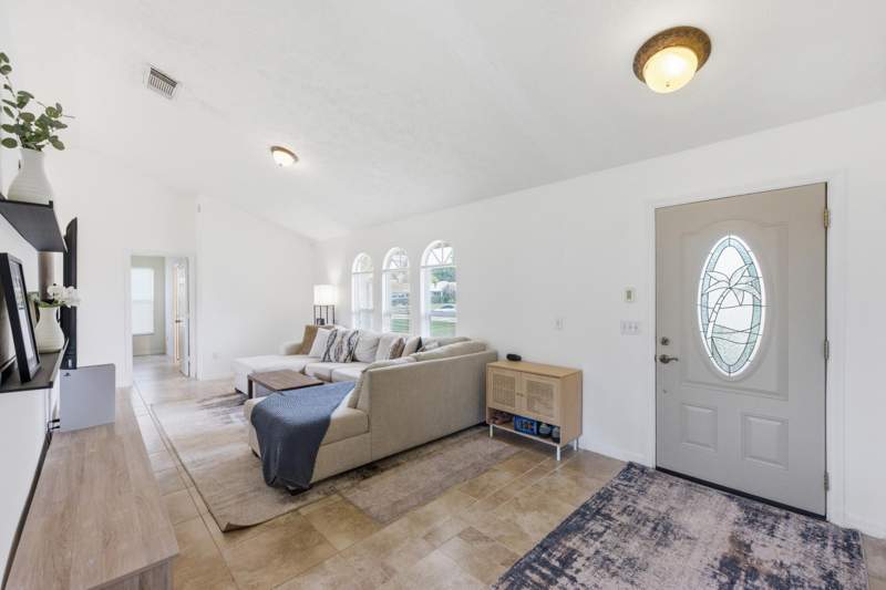 3 bedroom Single Family Residence at 390 SE Cork Road, Port St Lucie Section 39, Port St. Lucie — photo 4